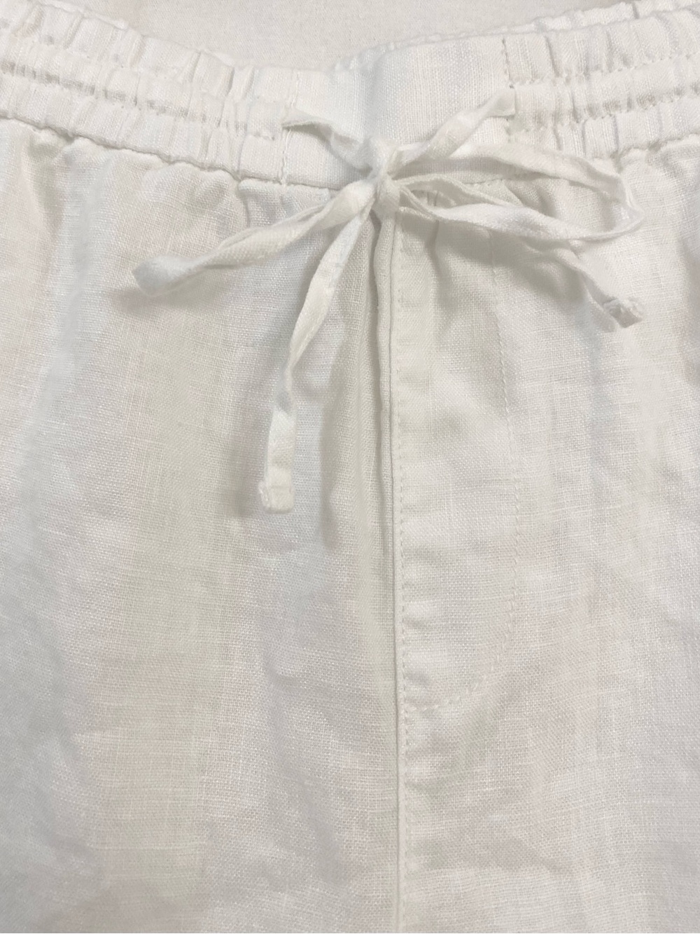 Tommy Bahama White Linen Drawstring Shorts. NWT. Size L. Loose Fit, 2 Pockets. - Picture 9 of 13
